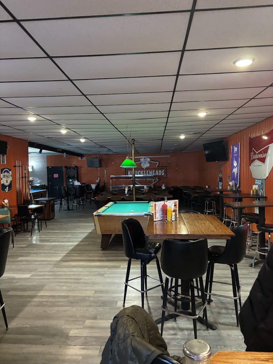 Knuckleheads Bar & Grill